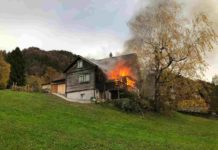 Ebnat-Kappel: Doppeleinfamilienhaus durch Brand zerstört