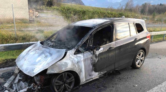 Sargans: Auto in Vollbrand