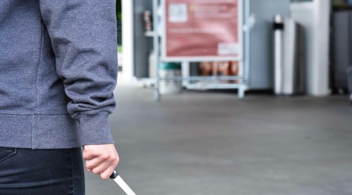 Raub mit Messer – Täter flüchtig