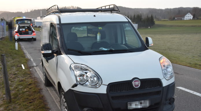 Flawil: Lieferwagen touchiert E-Bike – E-Bikefahrer verletzt