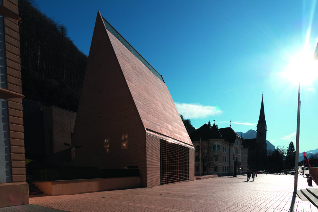 Landtags- und Regierungsgebäude 2020-20