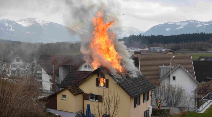 Voll-Brand in Einfamilienhaus
