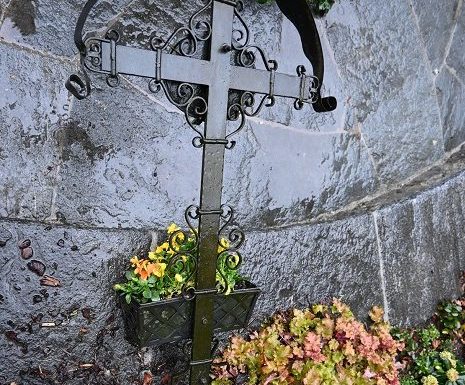 Sachbeschädigung auf Friedhof