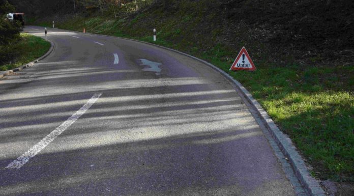 Nassen: Selbstunfall mit Motorrad