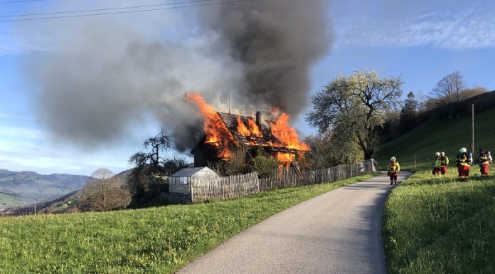 Haus bei Brand total zerstört