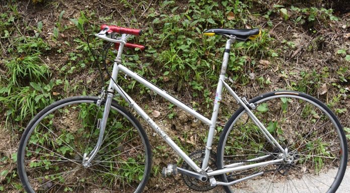 Velofahrer bei Selbstunfall schwer verletzt