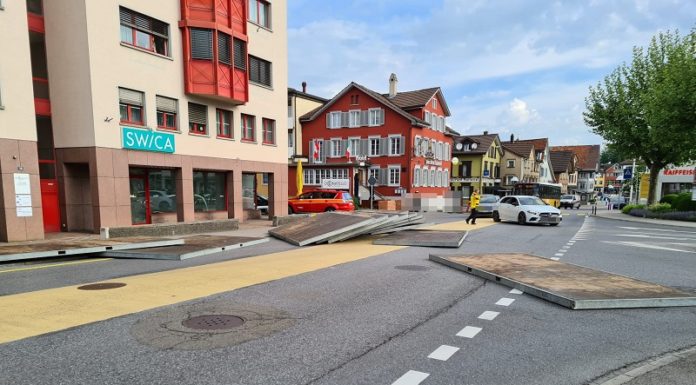 Alkoholisiert mit Pick-Up unterwegs, Ladung verloren