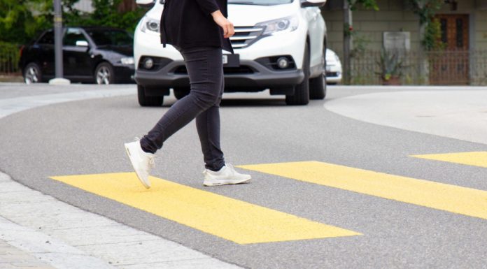 Fussgängerin auf Fussgängerstreifen angefahren und verletzt