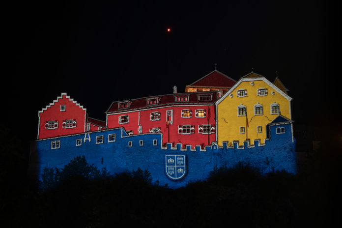 253702_20210813_staatsfeiertaggebäude_sg094