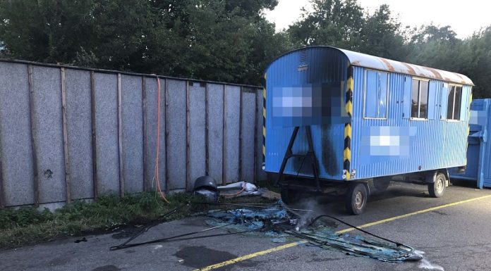 Baustellen-Toilette in Brand gesteckt