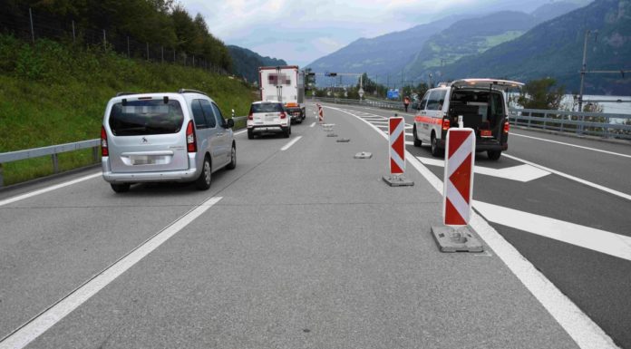 Alkoholisiert Klappbalken umgefahren und geflüchtet