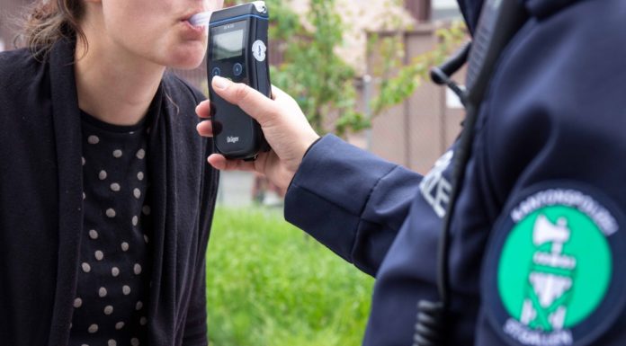 Vier fahrunfähige oder alkoholisierte Autofahrende angehalten