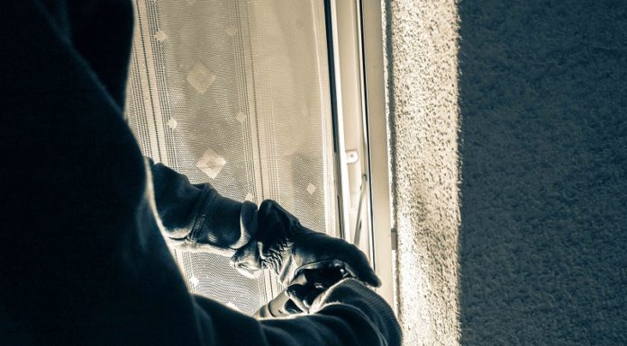 Während Ferienabwesenheit in Haus eingebrochen