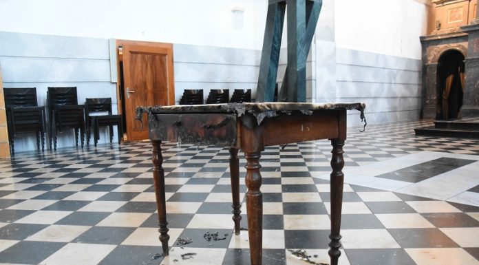 Brandstiftung in Kirche