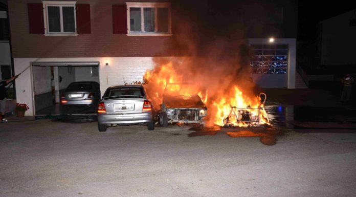 Thal: Drei Autos in Vollbrand