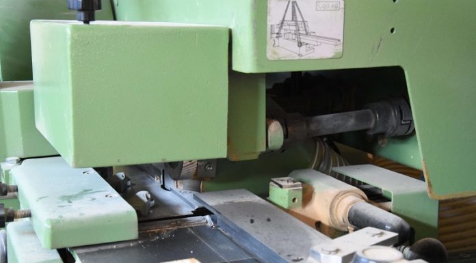 Schwere Handverletzung an Hobelmaschine