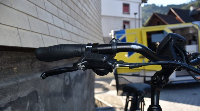 Unfall zwischen E-Bike-Fahrern fordert zwei Verletzte