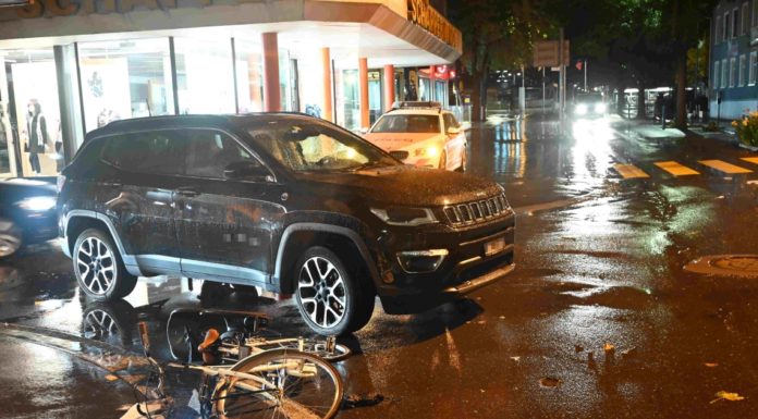 Buchs: Velo kollidiert mit Auto