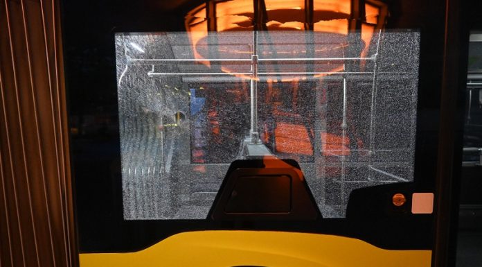 Schaan:Gegenstände in und gegen Bus geworfen