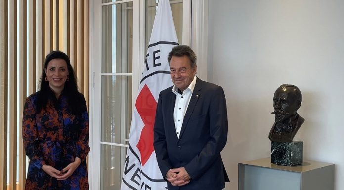 Dominique Hasler zu einem Arbeitsbesuch in Genf