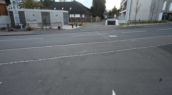 Unfall zwischen Auto und E-Bike