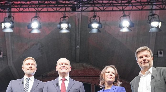 Umfrage: Scholz-Regierung rutscht auf historisches Tief