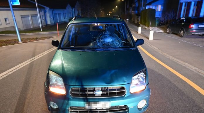 Fussgängerin von Auto erfasst