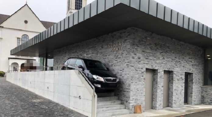 Fussgängertreppe mit Strasse verwechselt