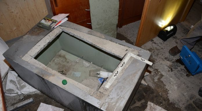 Tresor aufgebrochen und ausgeräumt