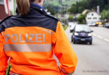 Alkoholisierter 90jähriger Autofahrer entzieht sich Kontrolle