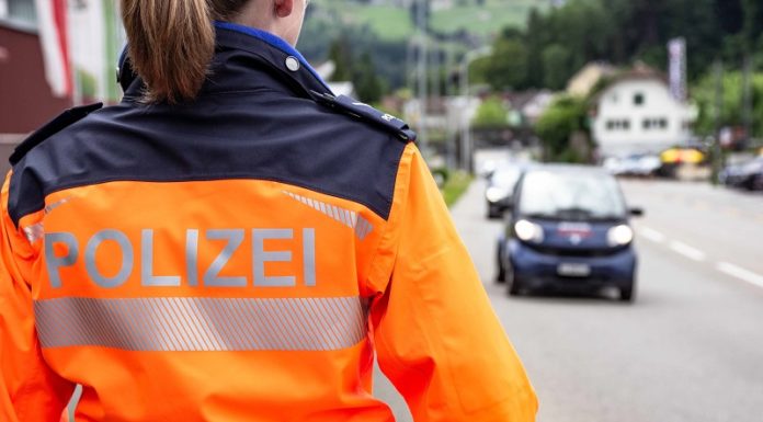 Alkoholisierter 90jähriger Autofahrer entzieht sich Kontrolle