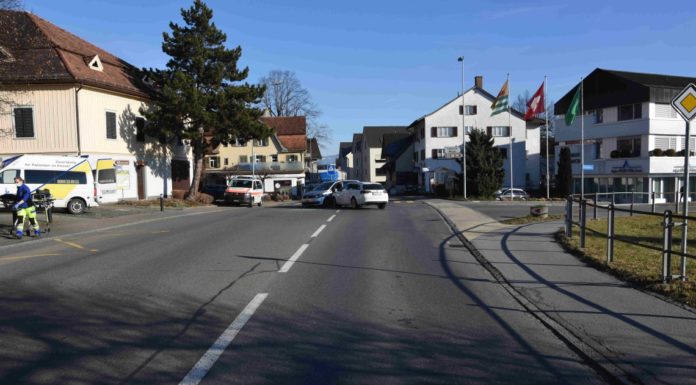 Balgach: Kollision zwischen zwei Autos