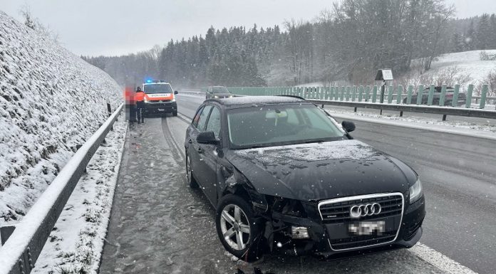 Ohne Führerausweis Selbstunfall verursacht