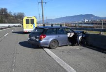Selbstunfall auf Autobahn, zwei Verletzte