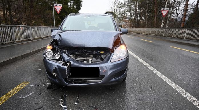 Kollision auf Rheinbrücke