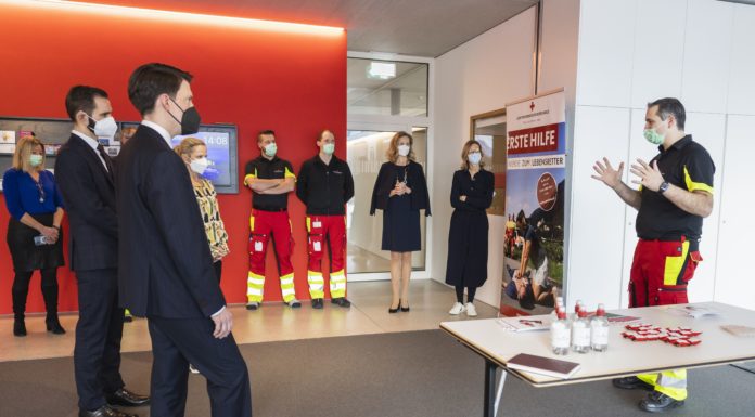 Regierungsrat Manuel Frick besucht Liechtensteinisches Rotes Kreuz