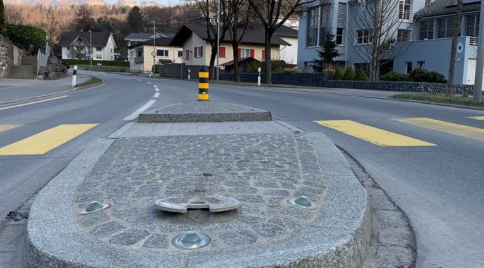 Zeugenaufruf – Kollision mit Inselschutzpfosten