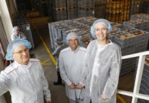 Wirtschaftsministerin zu Besuch bei der Hilcona AG