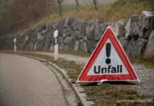 Eine verletzte Person bei Selbstunfall