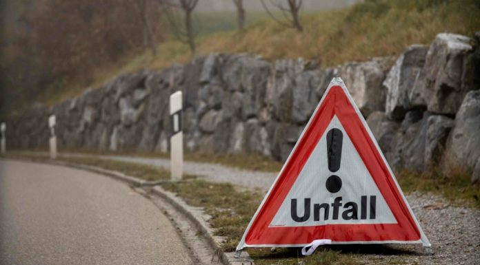 Eine verletzte Person bei Selbstunfall