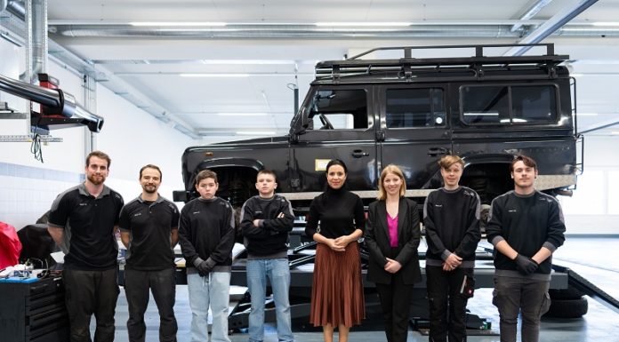 Bildungsministerin nimmt Einblick in die Berufswelt