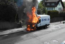 St.Gallenkappel: Brennender Lieferwagen