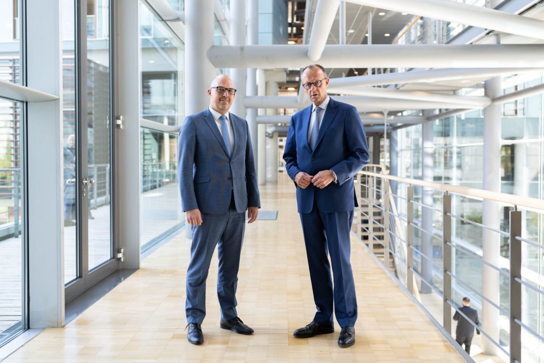 20220518_Fotos_Berlin Risch Merz Gang 1