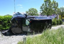 Mit Auto in Gartenzaun geprallt