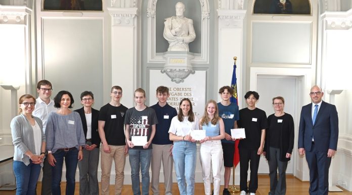 Preisübergabe Liechtensteiner Statistikwettbewerb 2022