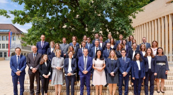 Schweizer Jungdiplomatinnen und Jungdiplomaten besuchen Liechtenstein