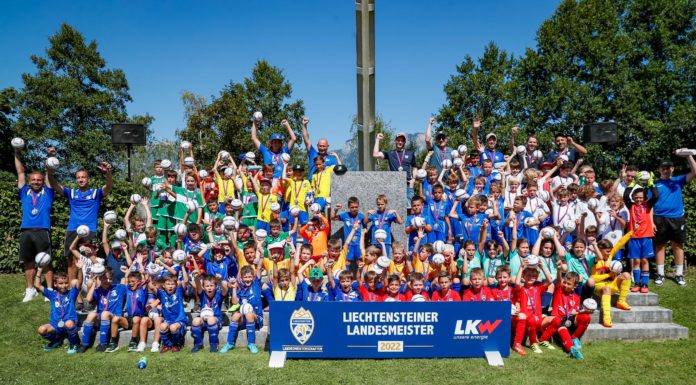 Grosses Fussfallfest im Sportpark