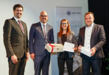 Zertifikatsübergabe an Blockchain- und FinTech-Spezialisten an der Uni