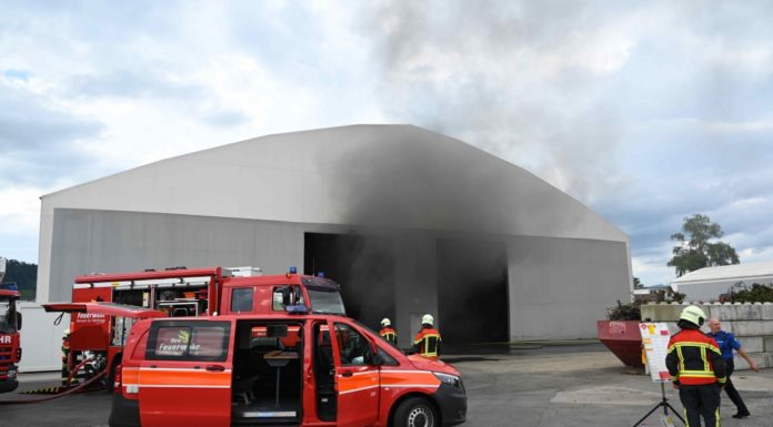 Brand in Recyclinghalle