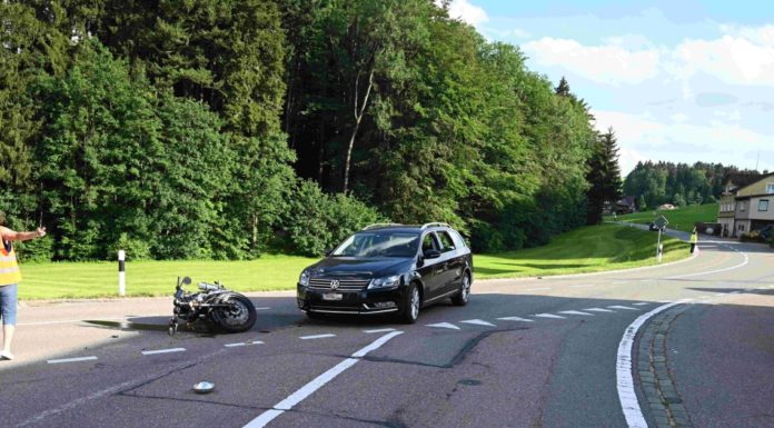Degersheim: Zusammenprall zwischen Motorrad und Auto